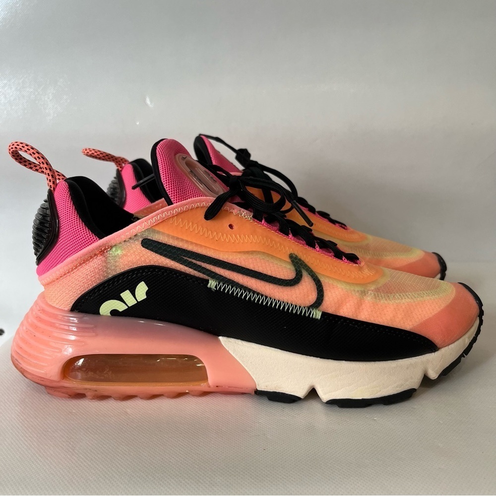 Nike Women's Sneakers Pink Orange Black - Picture 2 of 9